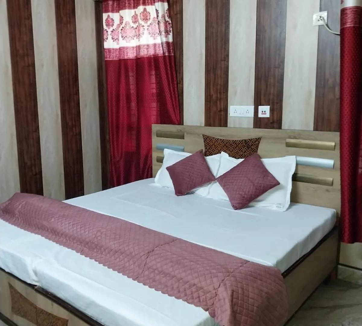 Hotel O Shubham Guest House Gurgaon